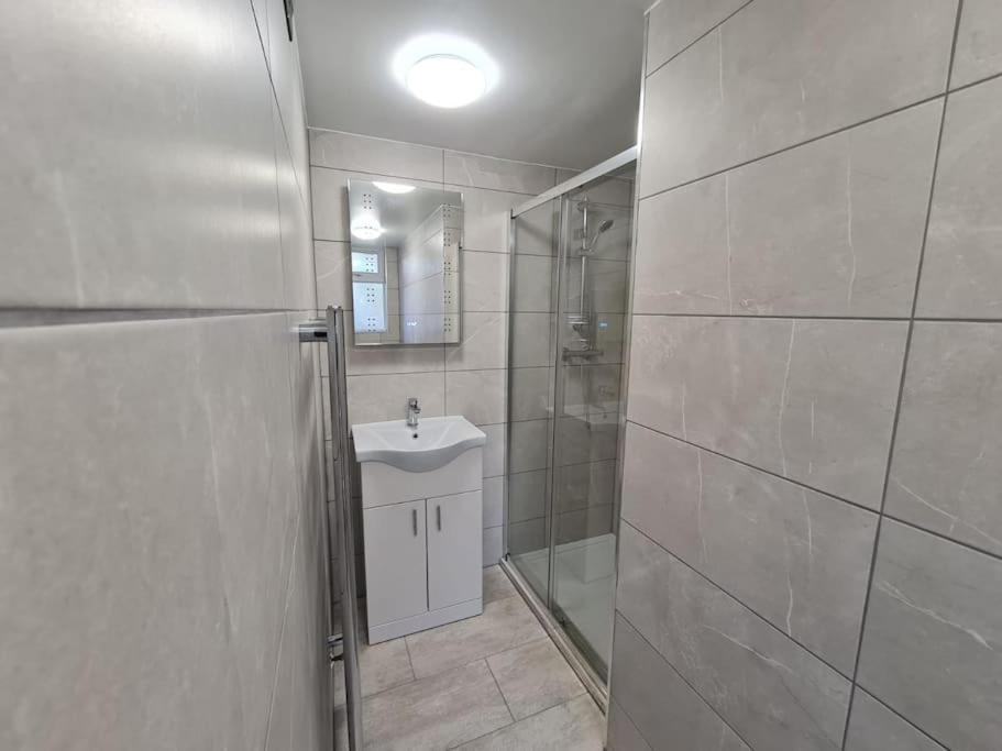 Elm Park Cheerful 4-Bedroom Holiday Home Hornchurch Zewnętrze zdjęcie